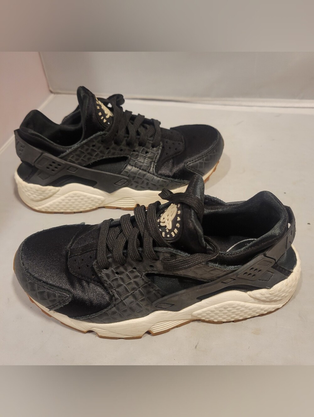 Nike Air Huarache Women's Runners Black & White Trainers Sneakers Size 6